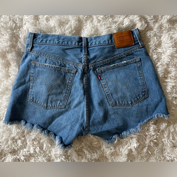 Levi’s 501 Shorts - Picture 2 of 5